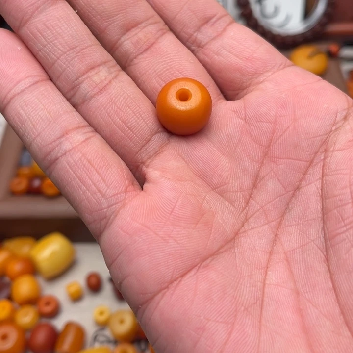 恢***l琥珀未镶嵌裸石蜜蜡墩子