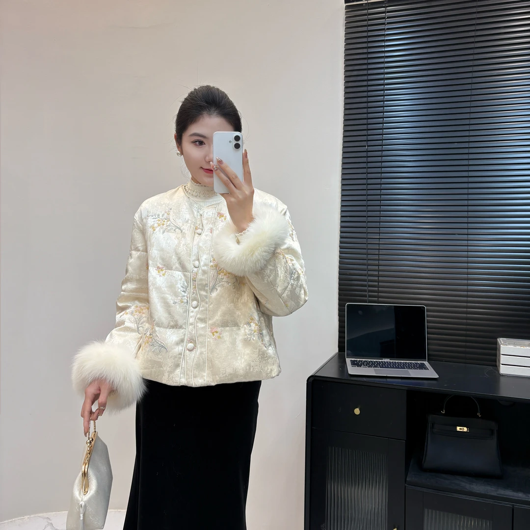 大宝姐【兰芷清芬 · 羽绒服】冬季新中式国风圆领单排扣羽绒服D857