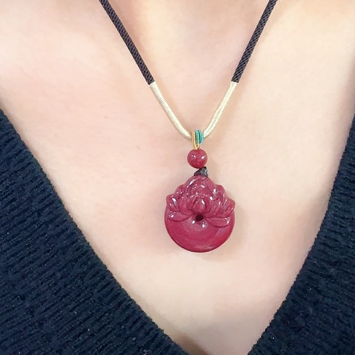 石英质玉颈饰合金