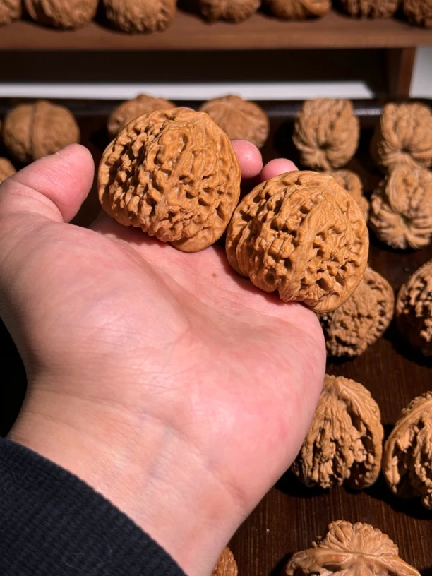 44全品南疆 有皮质有骨质有克重 文玩核桃 一图一物