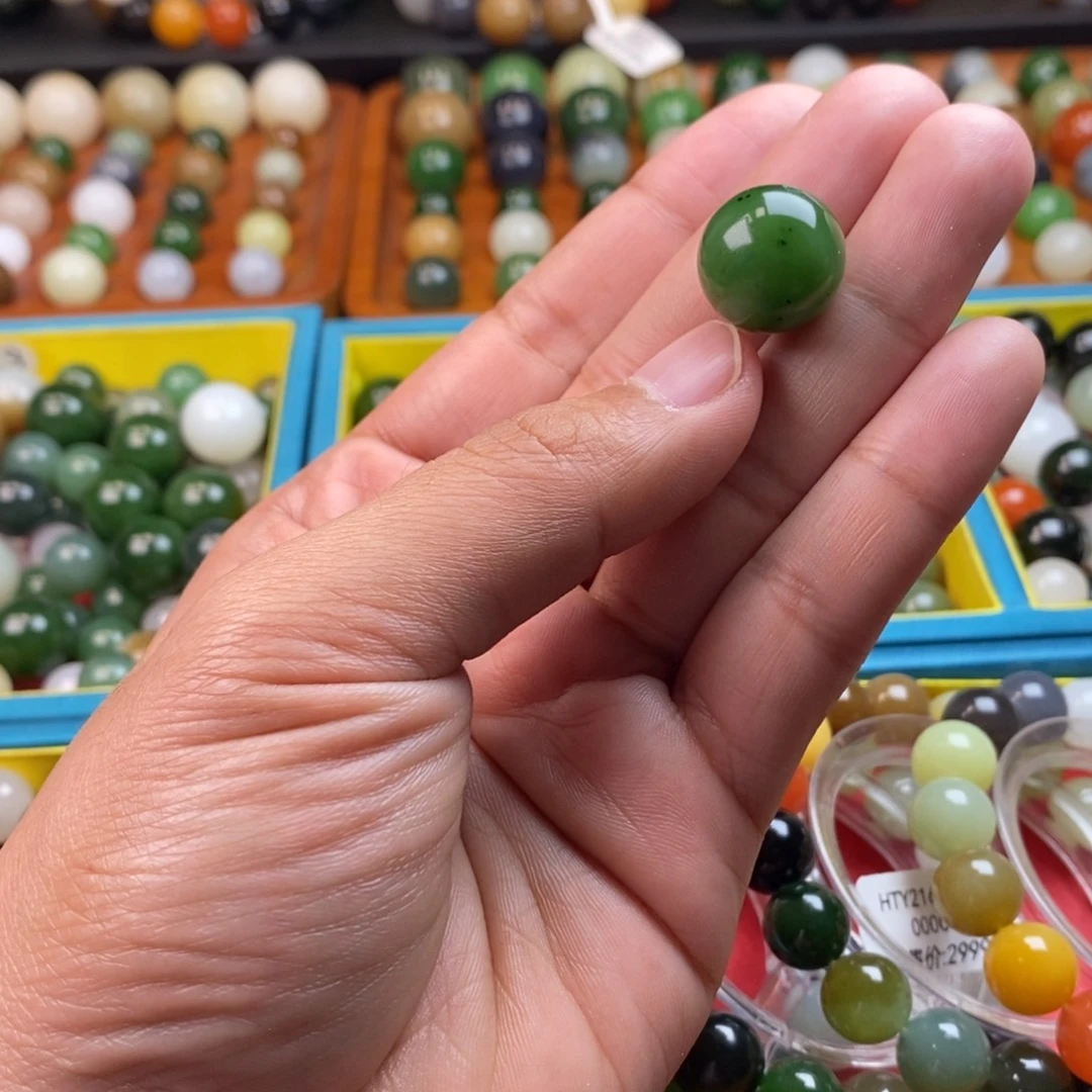 和田玉未镶嵌珠宝奇石卡16辣阳绿y