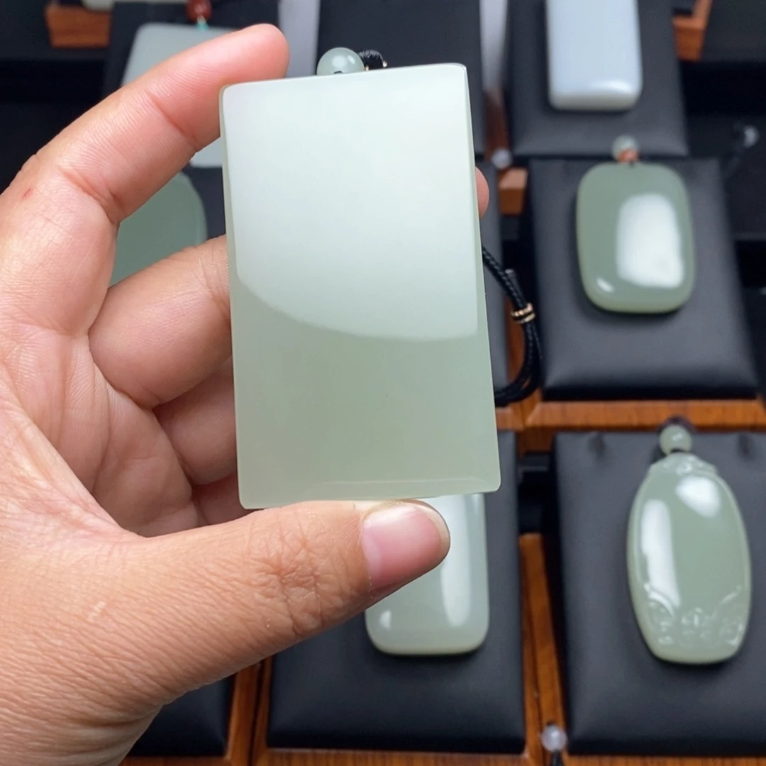 和田玉颈饰未镶嵌龙*