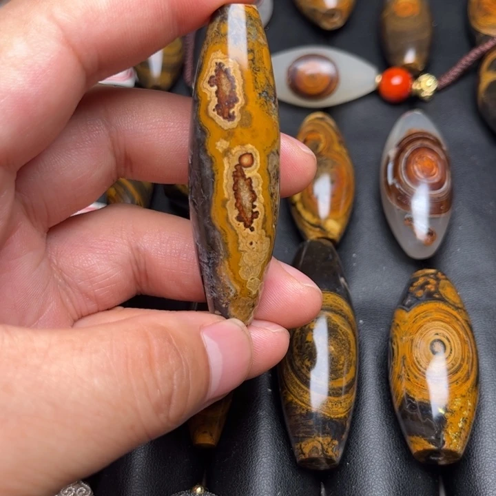 石英质玉珠宝半成品未镶嵌花*。