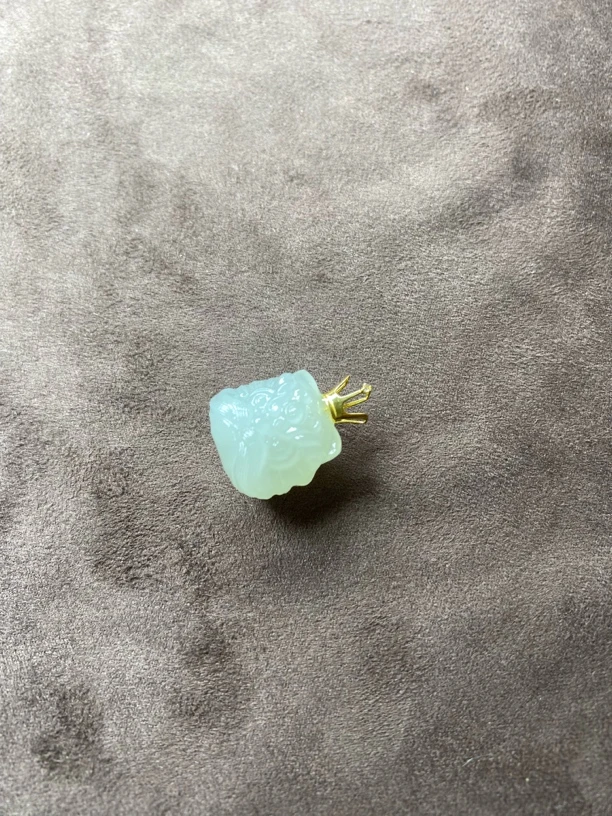 和田玉白玉镶嵌醒狮吊坠