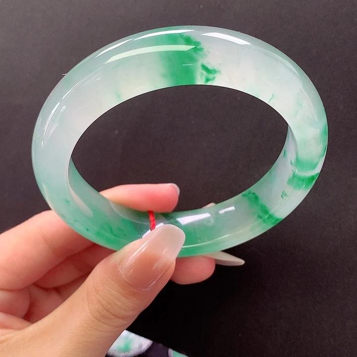 未镶嵌手镯石英质玉E****?