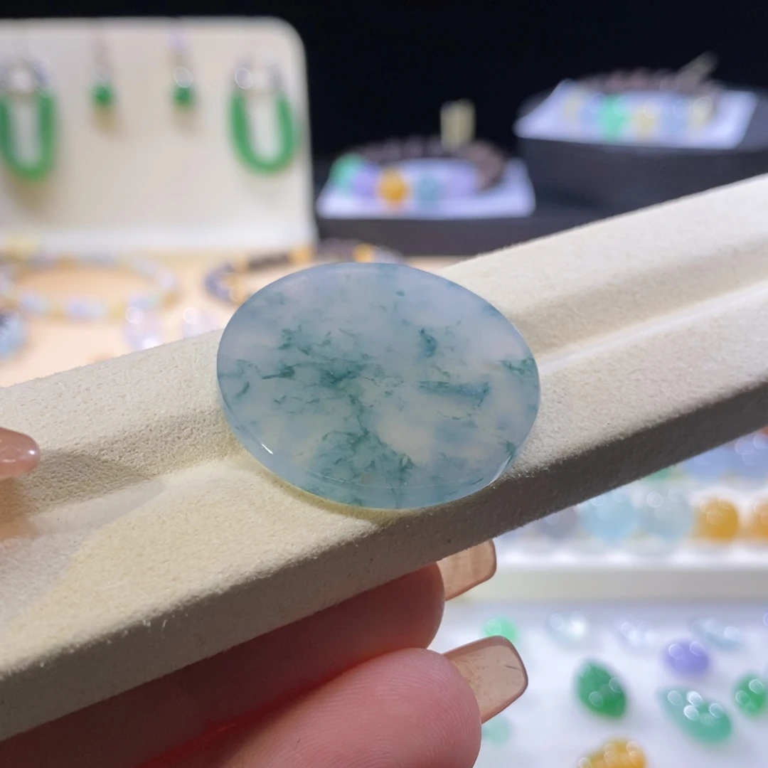 翡翠未镶嵌颈饰翡翠冰种飘花圆牌