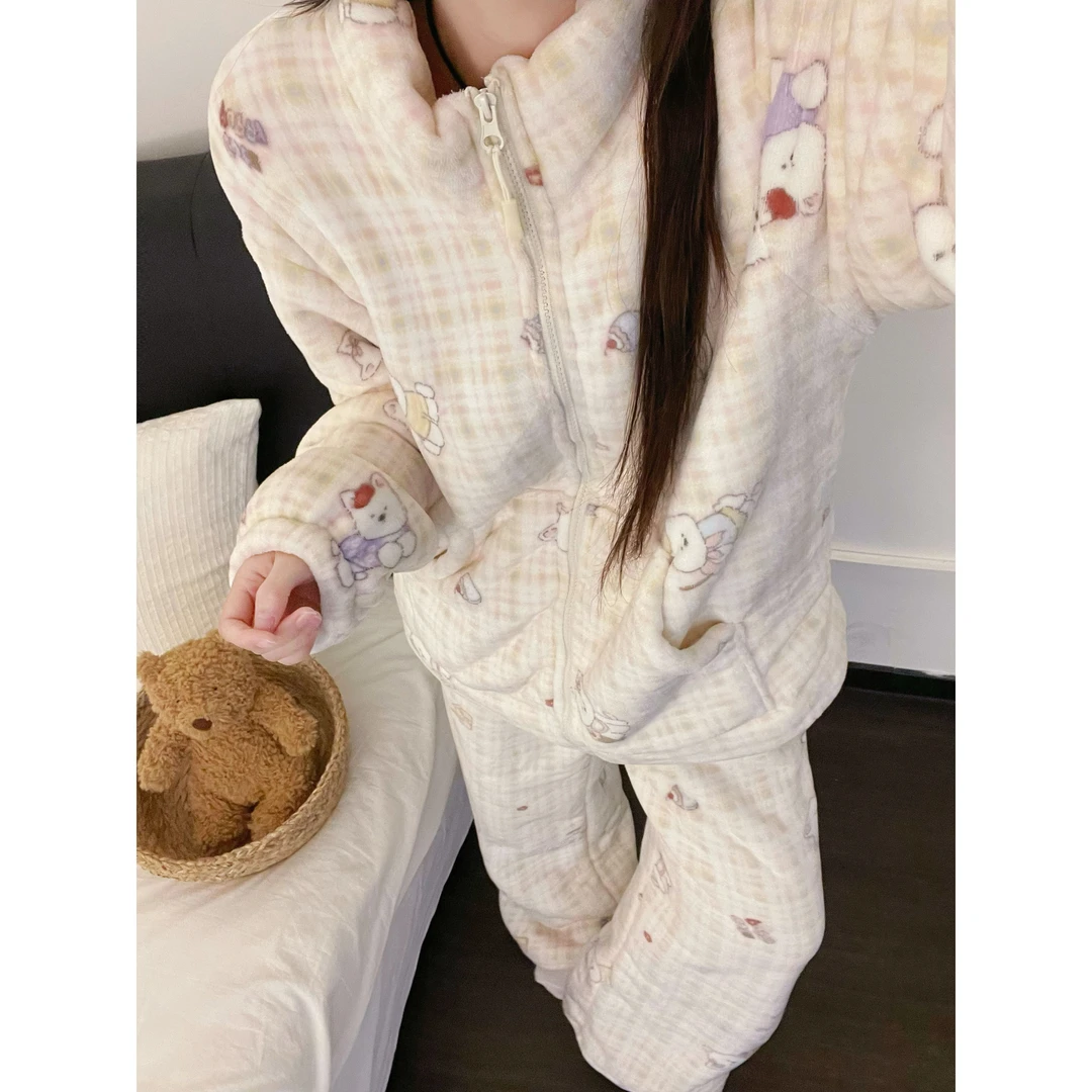 甜美卡通小狗格纹法兰绒睡衣女冬季新款加厚保暖家居服套装可外穿