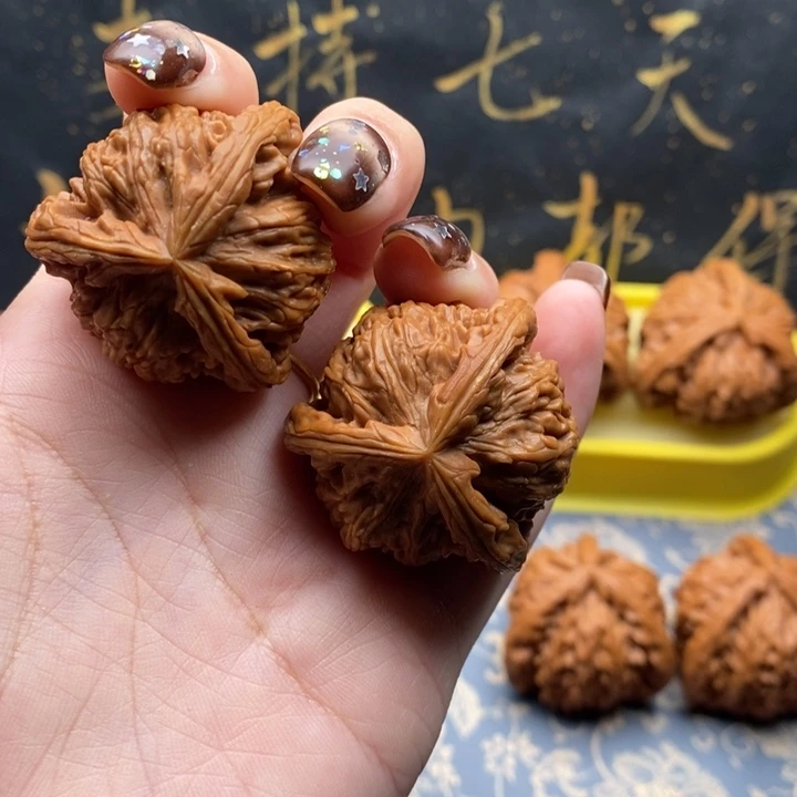 ****.文玩核桃吊坠白狮子