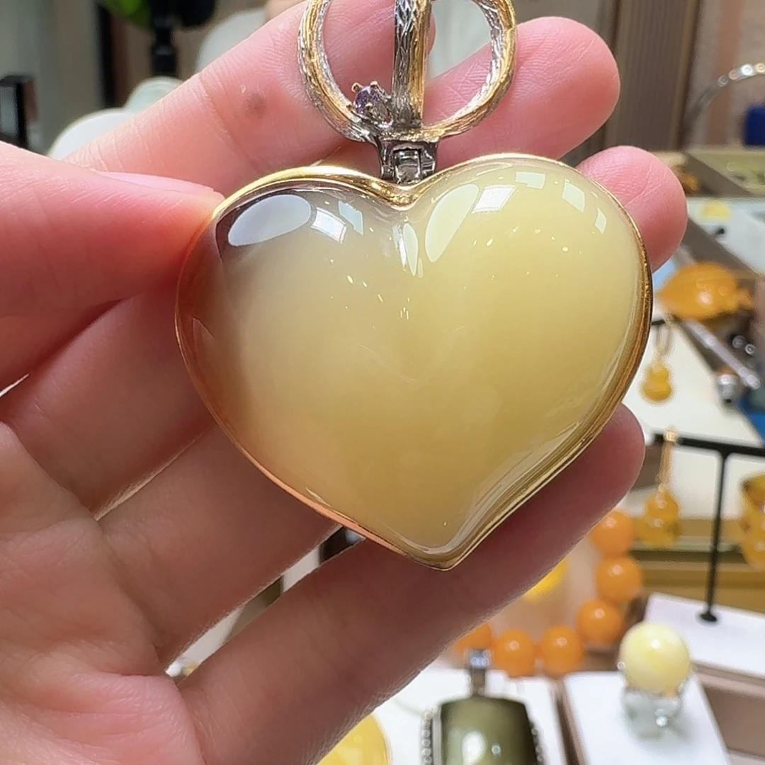 琥珀未镶嵌颈饰吊坠