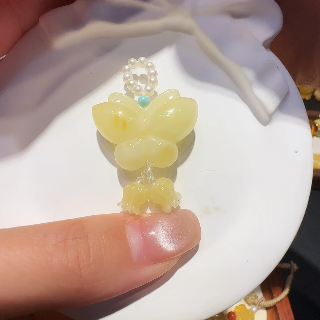 琥珀未镶嵌珠宝奇石蝴蝶吊坠