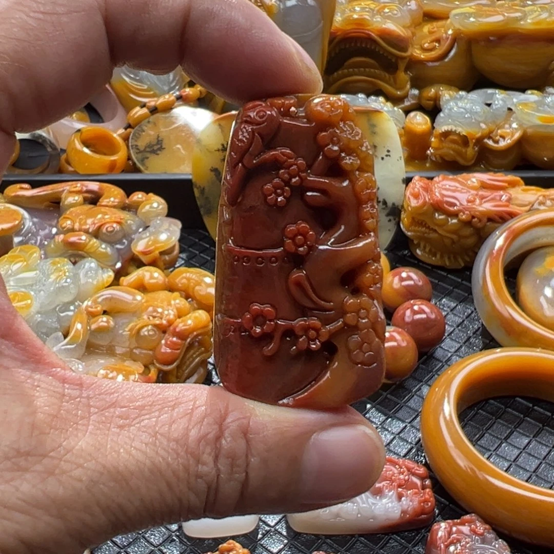 石英质玉未镶嵌颈饰