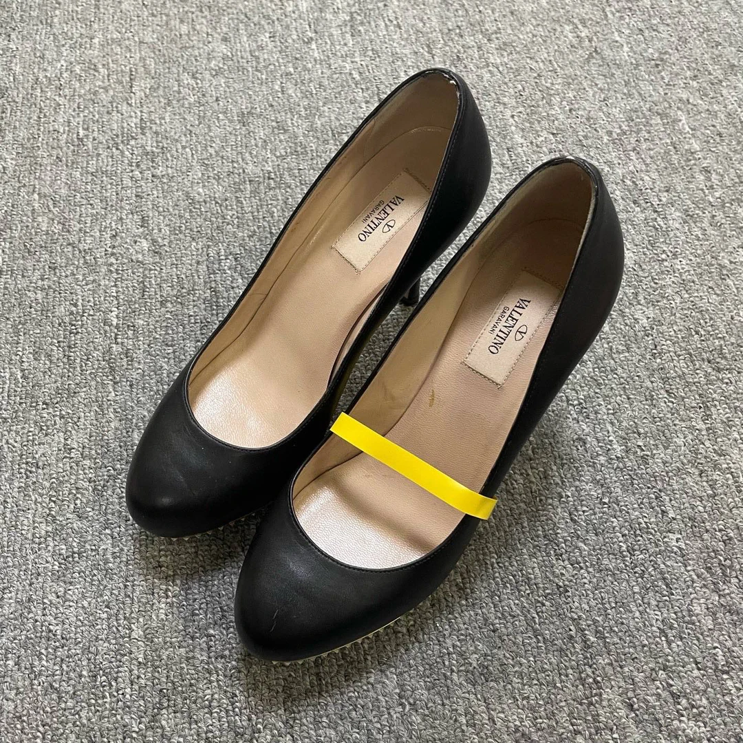 95新 Valentino/华伦天奴 圆头套脚细跟高跟鞋 37码/11467