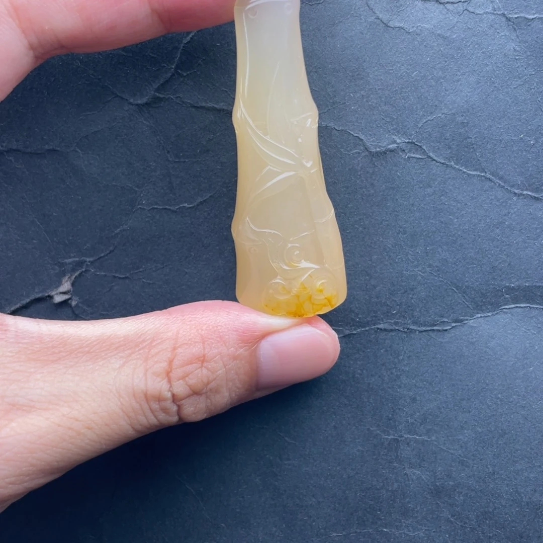 鹿***少石英质玉未镶嵌黄蜡石挂件