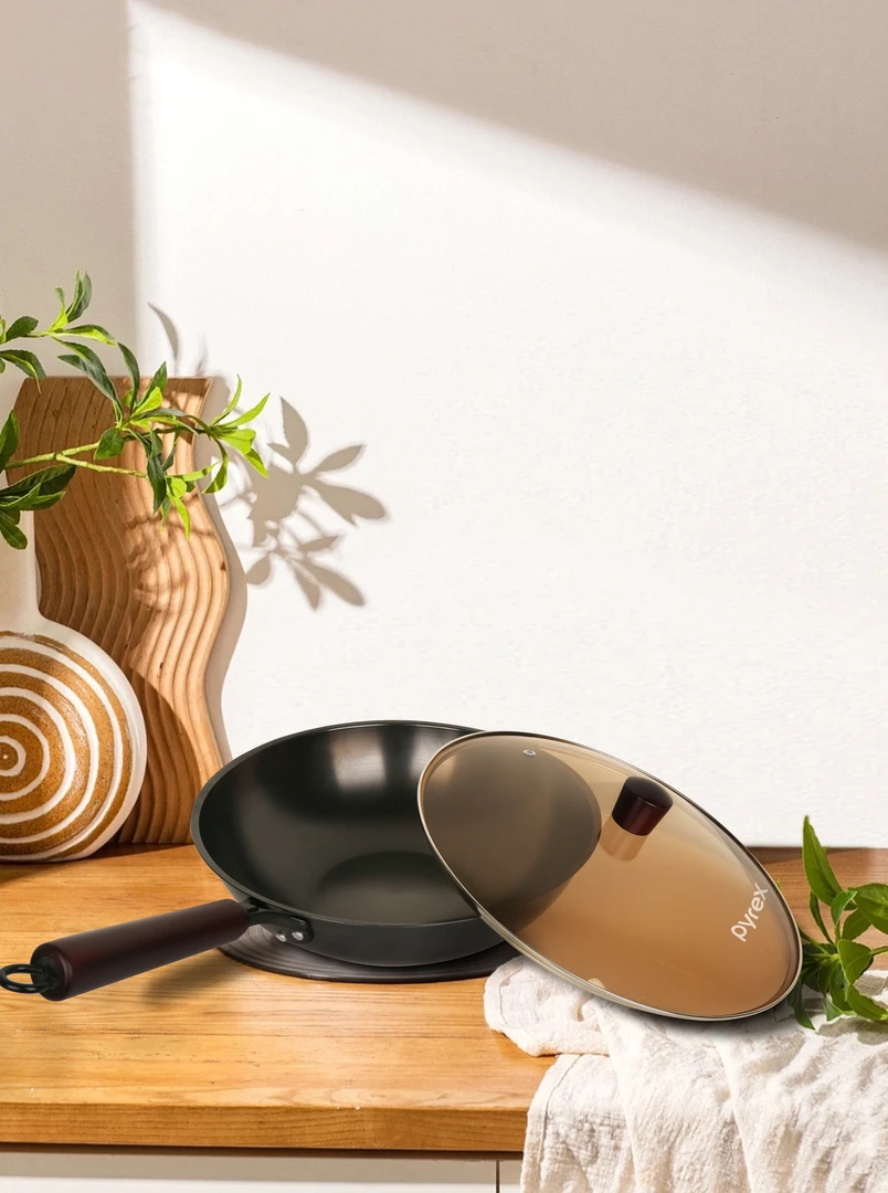 热卖美国品牌32带盖炒锅铁锅