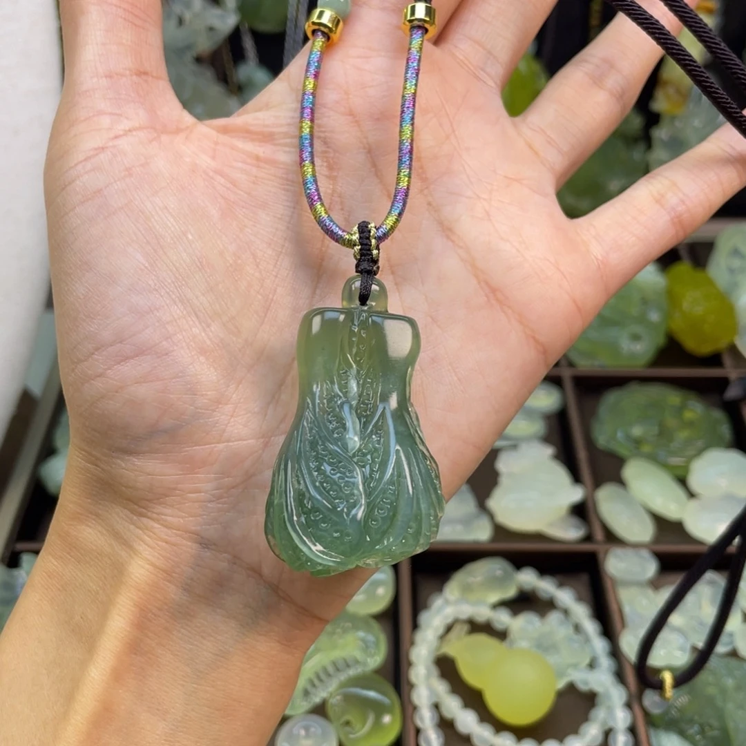 蛇纹石玉未镶嵌颈饰