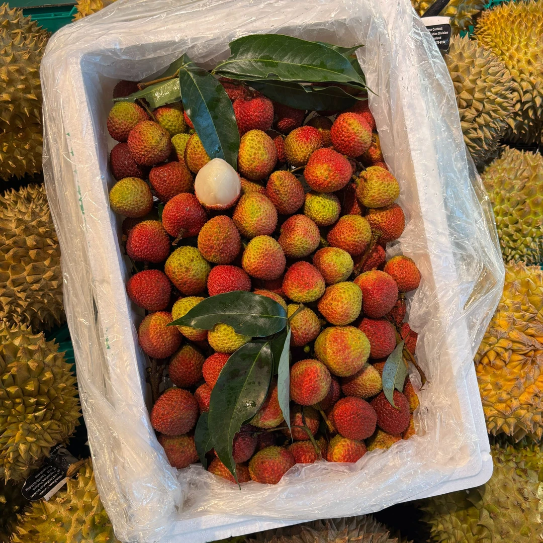 海南妃子笑荔枝58一件8斤左右荔枝同城送