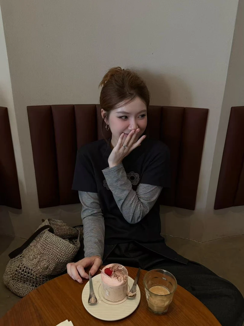 2025早秋新款韩系圆领假两件上衣T恤设计感显瘦屁帘阔腿裤套装