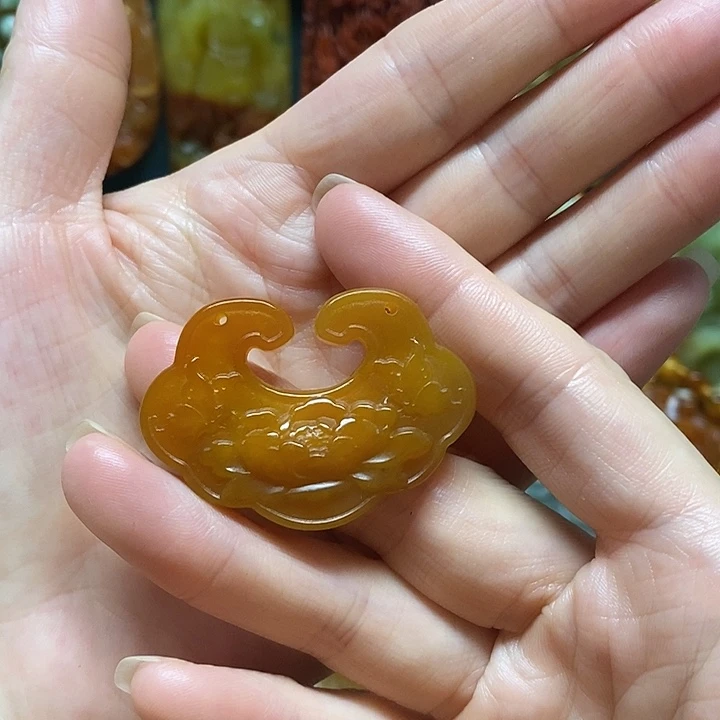 岫玉未镶嵌吊坠(赠链)