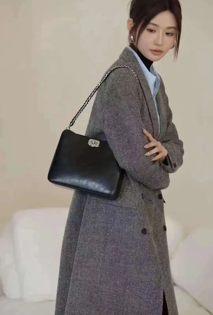 百豆女士真皮链条时装包，黑色肩包轻奢洋气休闲百搭，肩背斜挎。