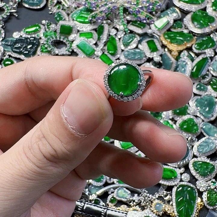 翡翠颈饰未镶嵌天然A货翡翠放漏