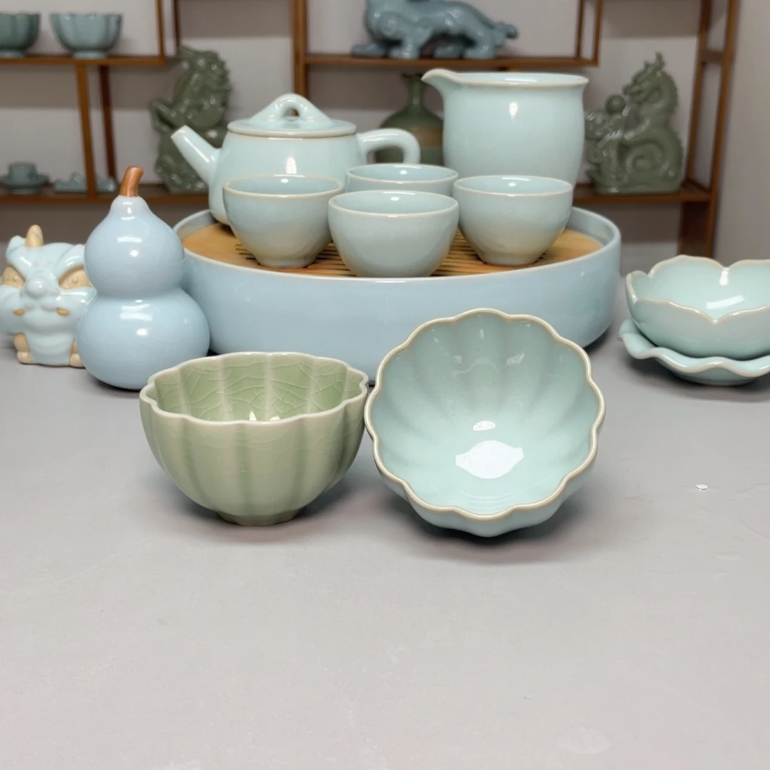 瓷天青加豆绿花瓣杯带礼盒