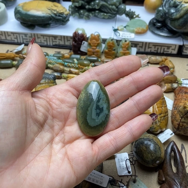 透闪石质玉手把未镶嵌谜