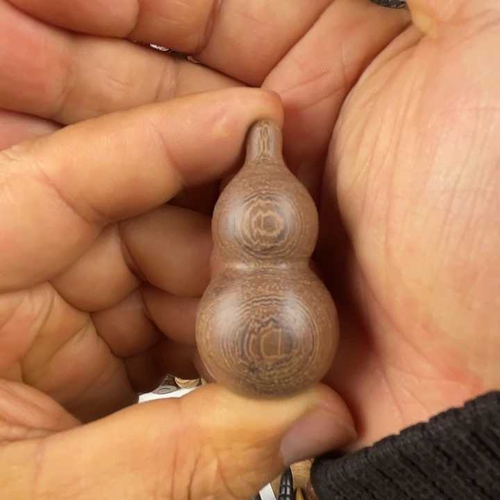 鸡翅木手把件葫芦