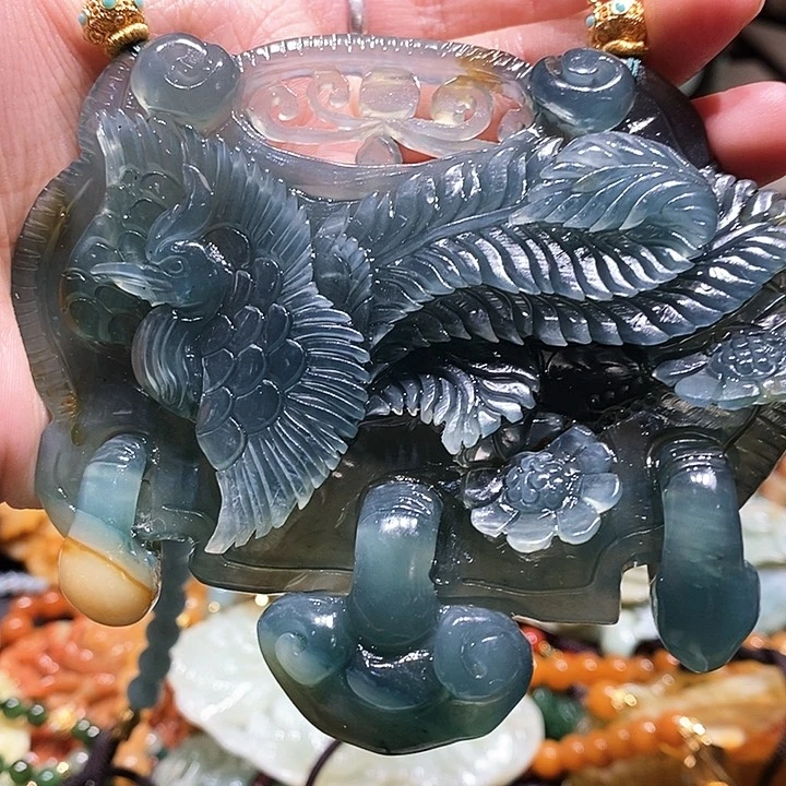 岫玉未镶嵌颈饰为****檬