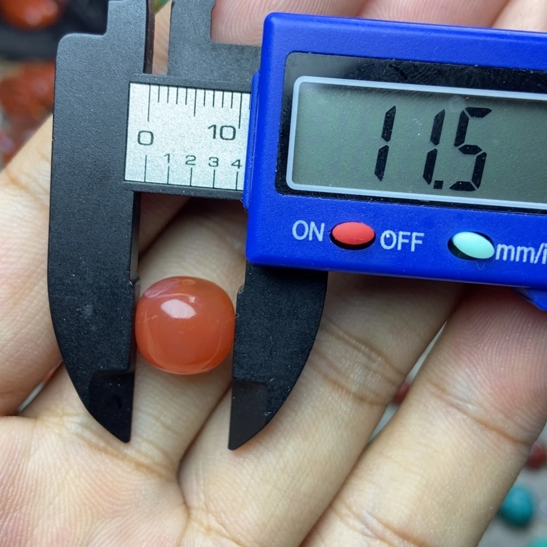 南红玛瑙未镶嵌配饰有瑕疵