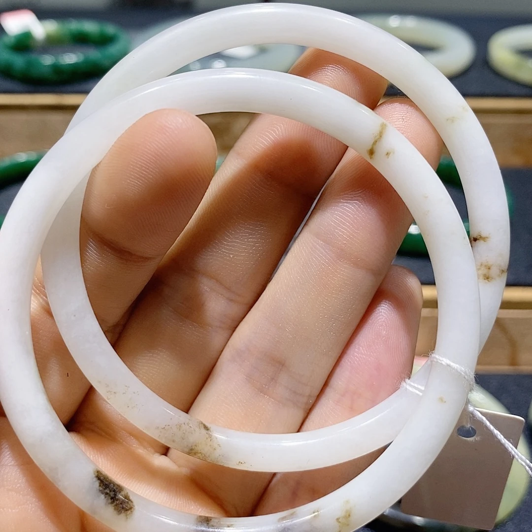 独山玉未镶嵌手镯