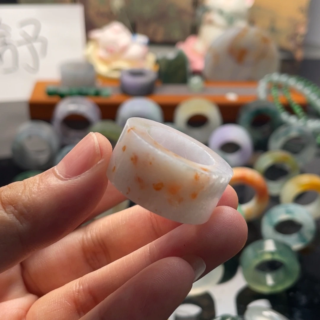未镶嵌定制翡翠洒金绿