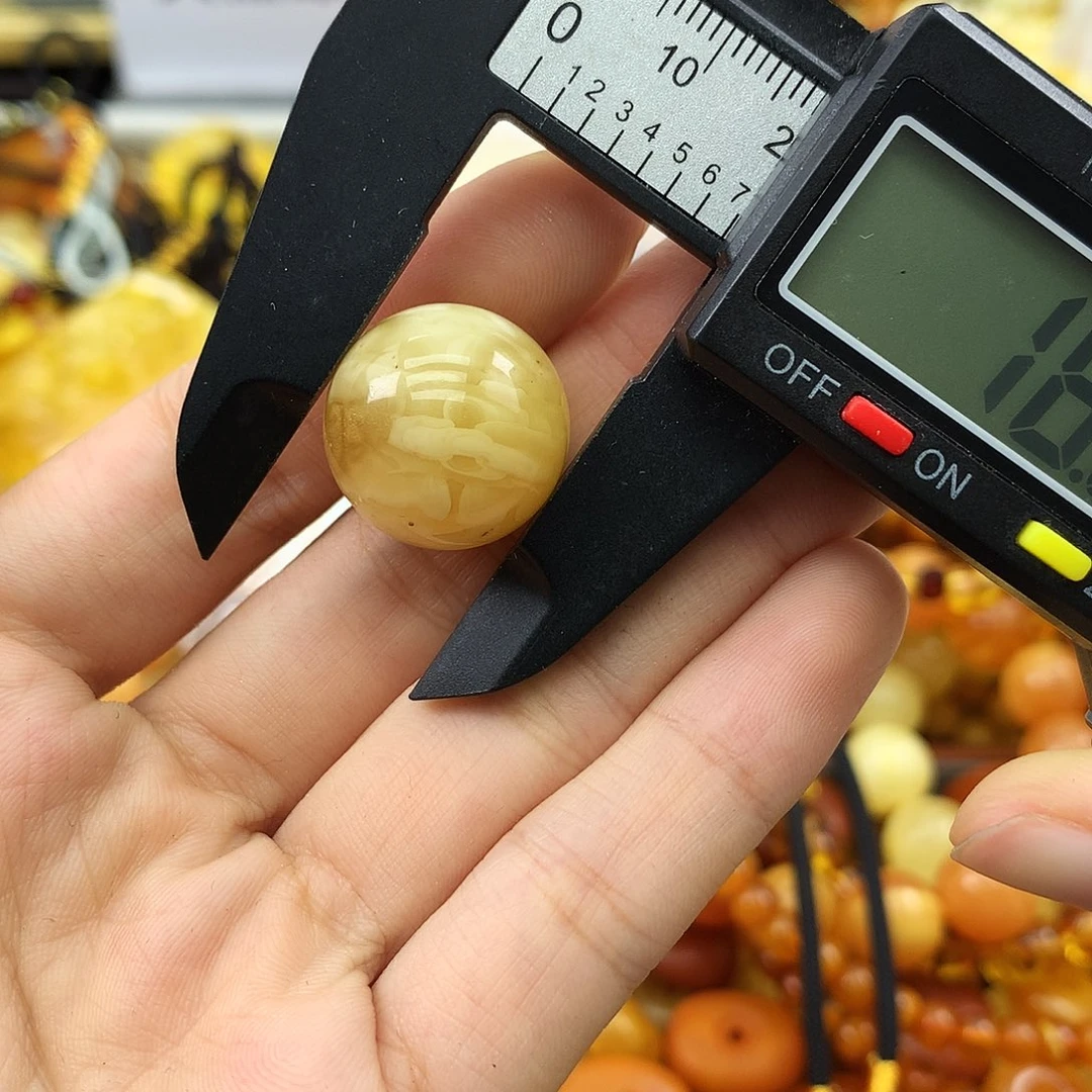 未镶嵌琥珀珠宝奇石