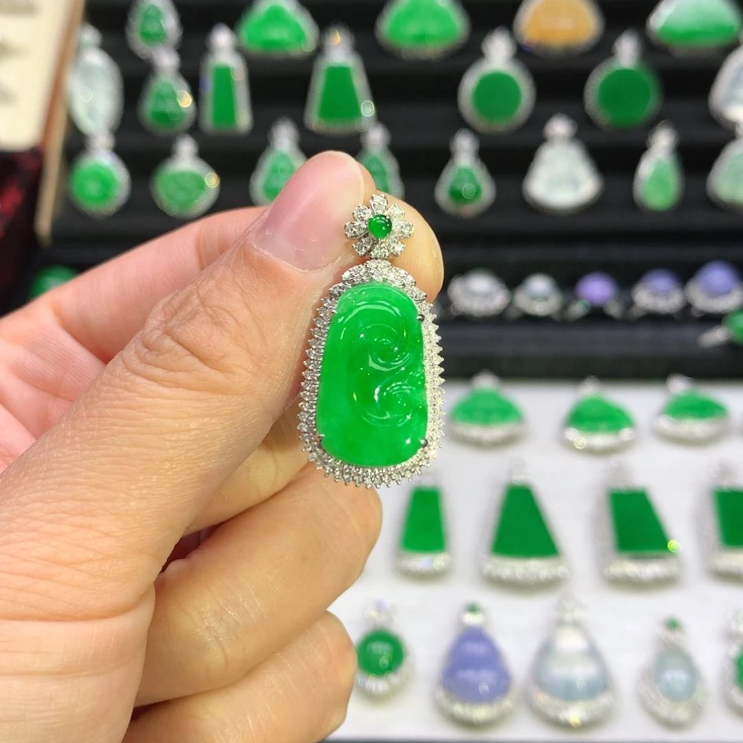 翡翠吊坠(不含链)18K金镶嵌