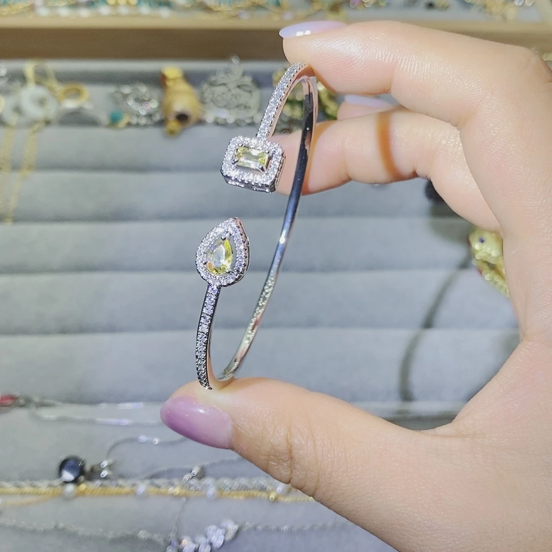 【闪购商品】银S925镶嵌耳饰托帕石