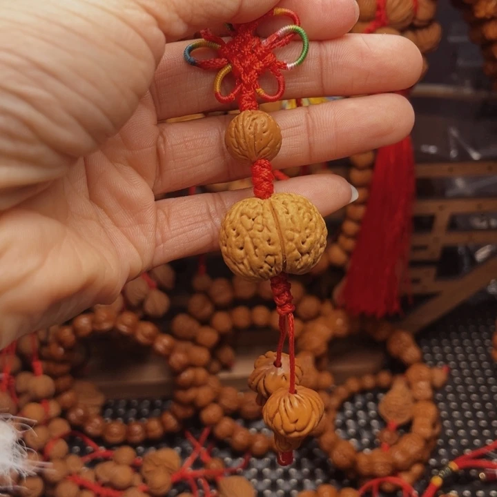 木质类龙纹桃枭挂件