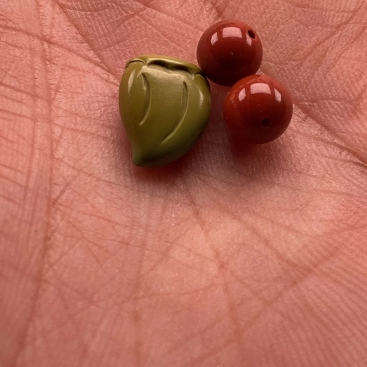南红玛瑙车挂未镶嵌