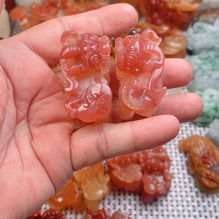 石英质玉（黄龙玉）颈饰未镶嵌一**此