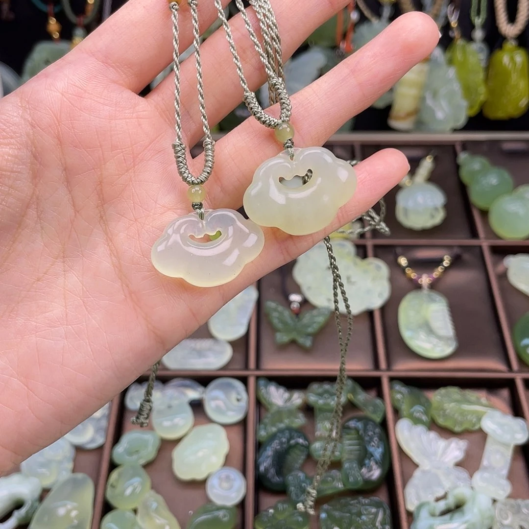 蛇纹石玉未镶嵌颈饰