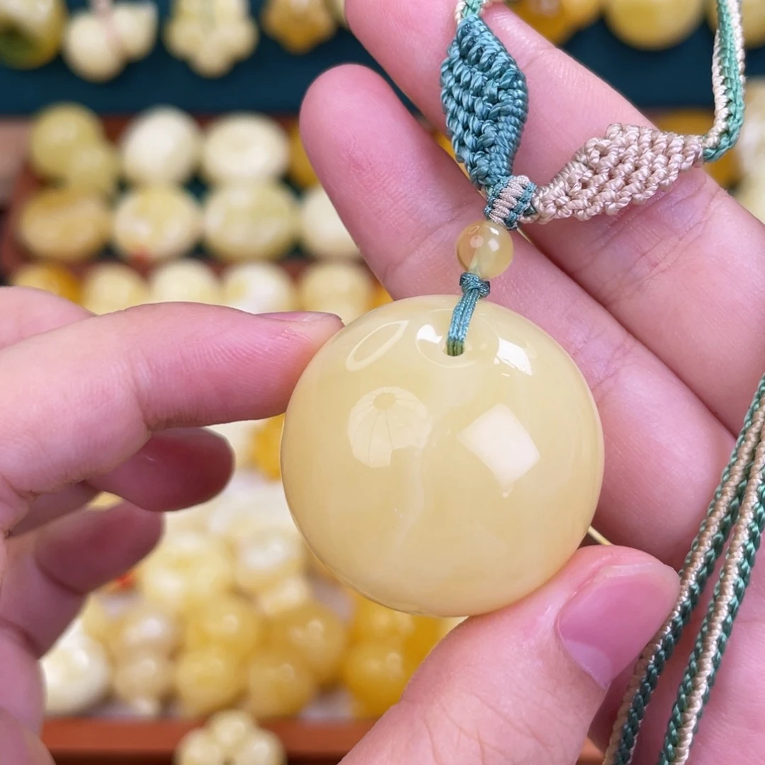 未镶嵌吊坠(赠链)蜜蜡