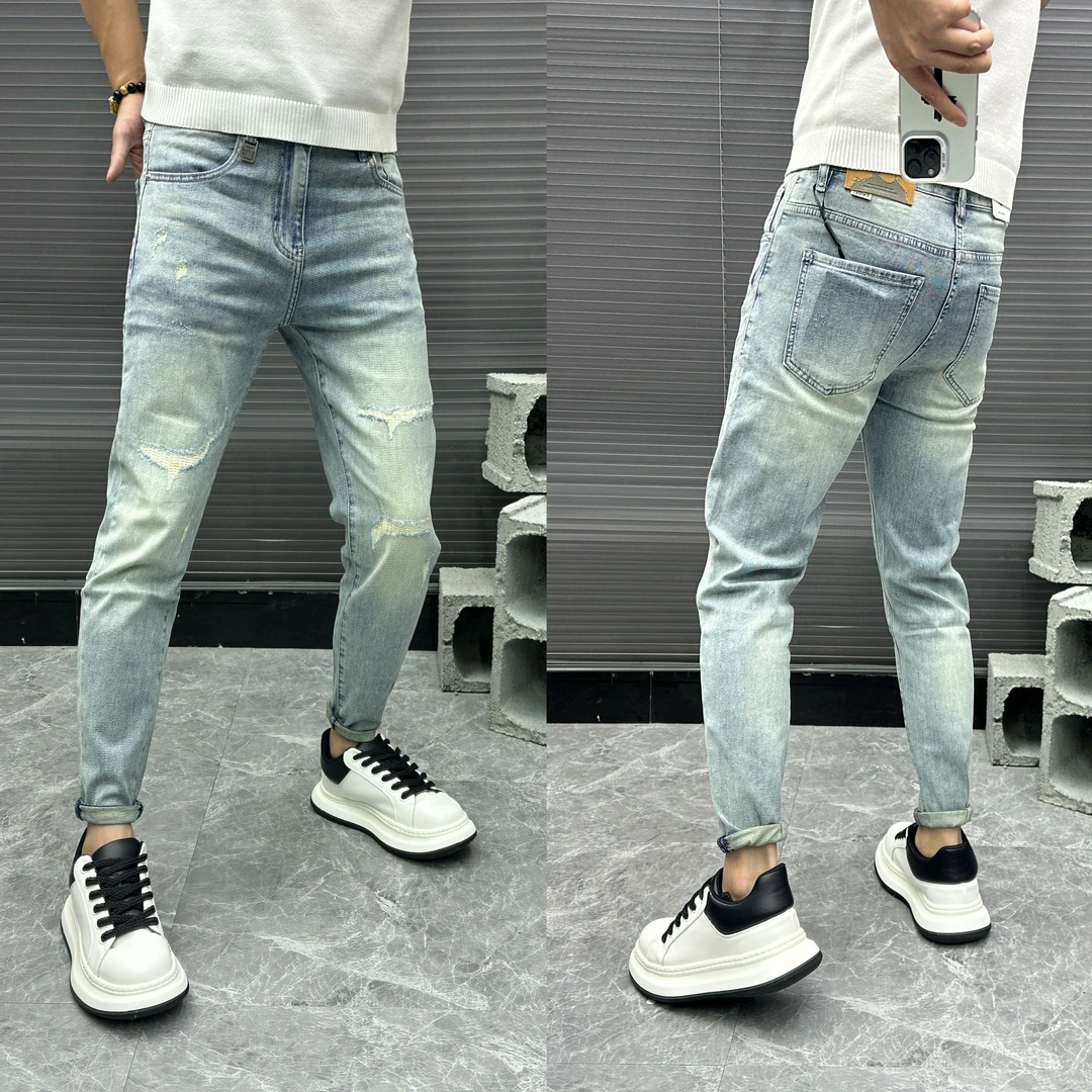 轻奢百搭破洞浅蓝色男士牛仔裤补丁小脚弹力显瘦休闲时尚春夏季潮