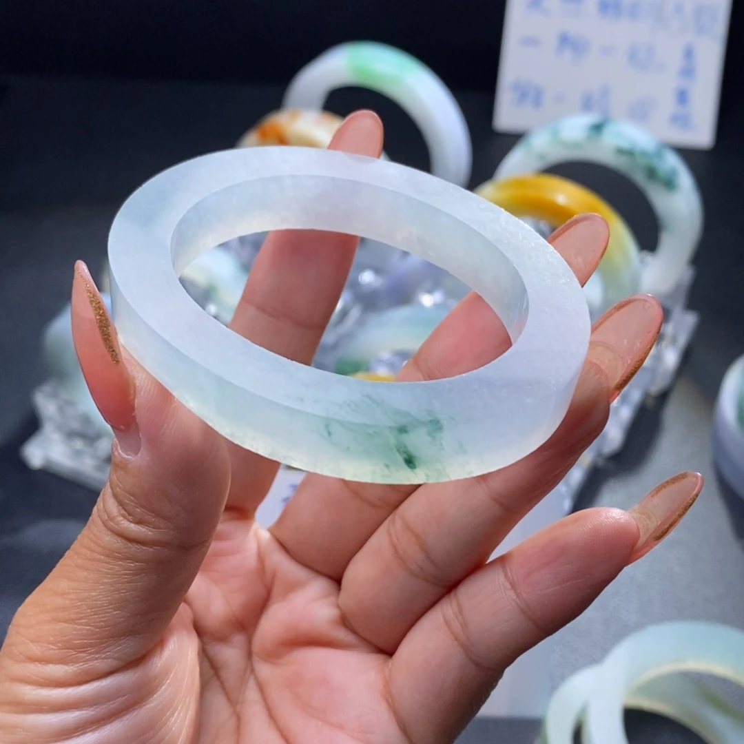 定制翡翠未镶嵌翡翠手镯