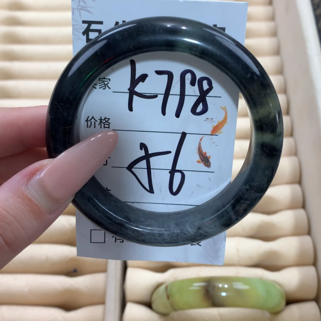 【闪购商品】未镶嵌蛇纹石玉手镯