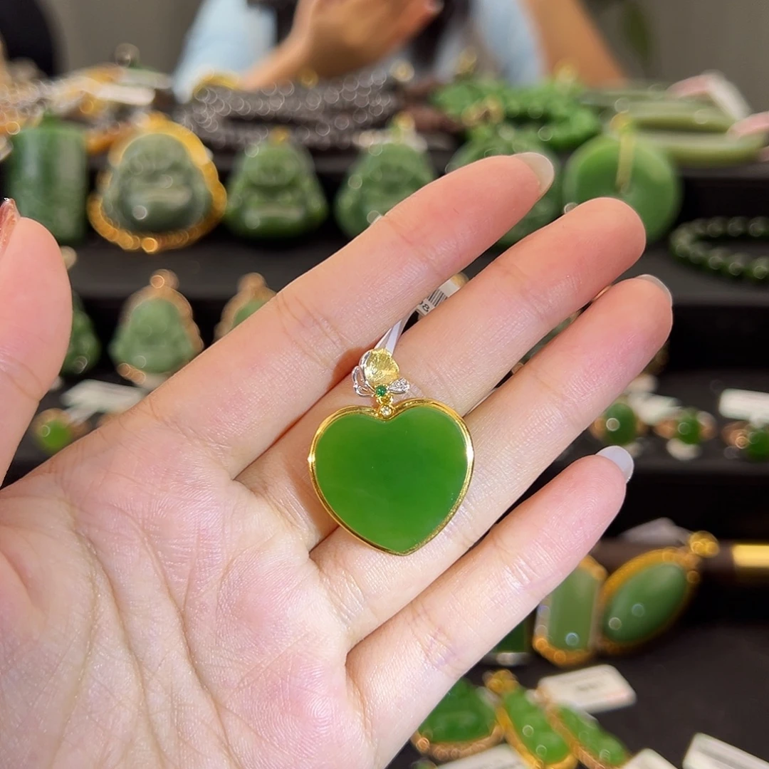 和田玉18K金镶嵌吊坠(不含链)阳绿桃心