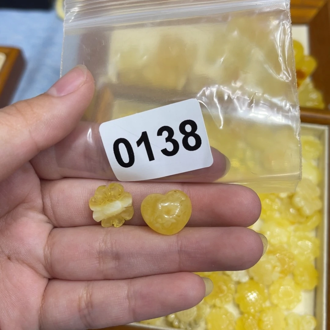 琥珀珠宝奇石未镶嵌?**宝