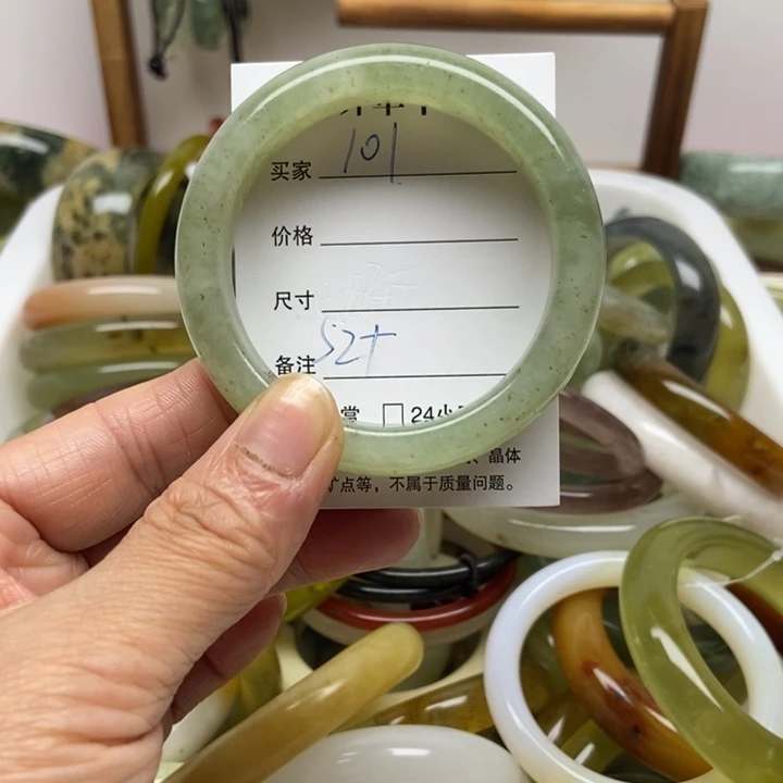 L***n蛇纹石玉未镶嵌手镯
