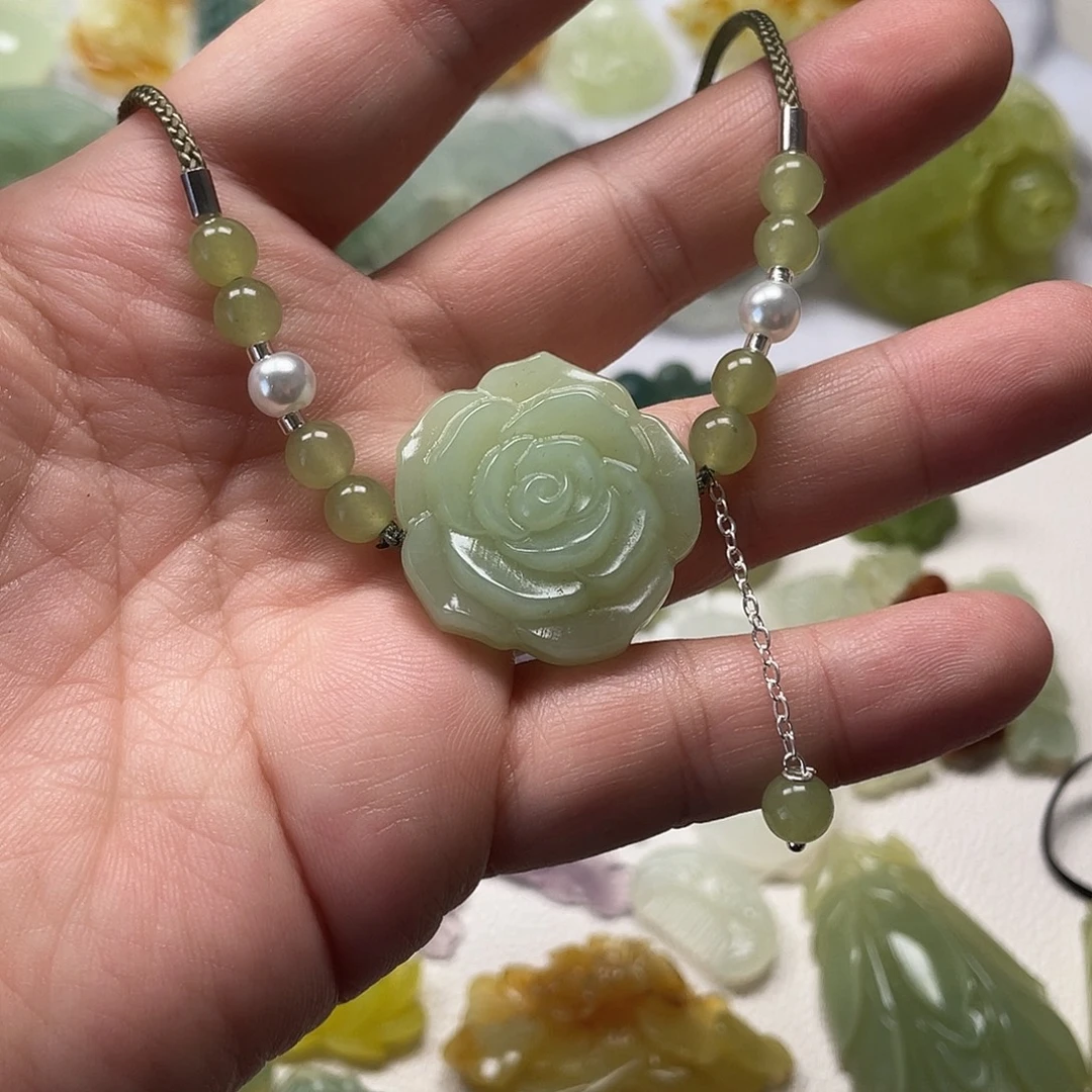 蛇纹石玉未镶嵌颈饰