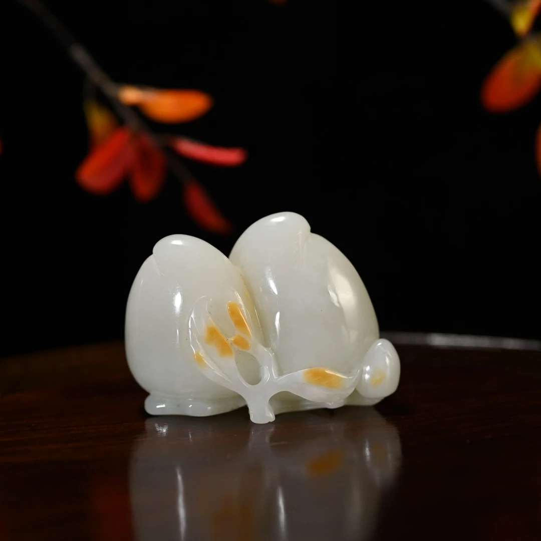 LOT8816 2511250147和田玉寿桃摆件/保利