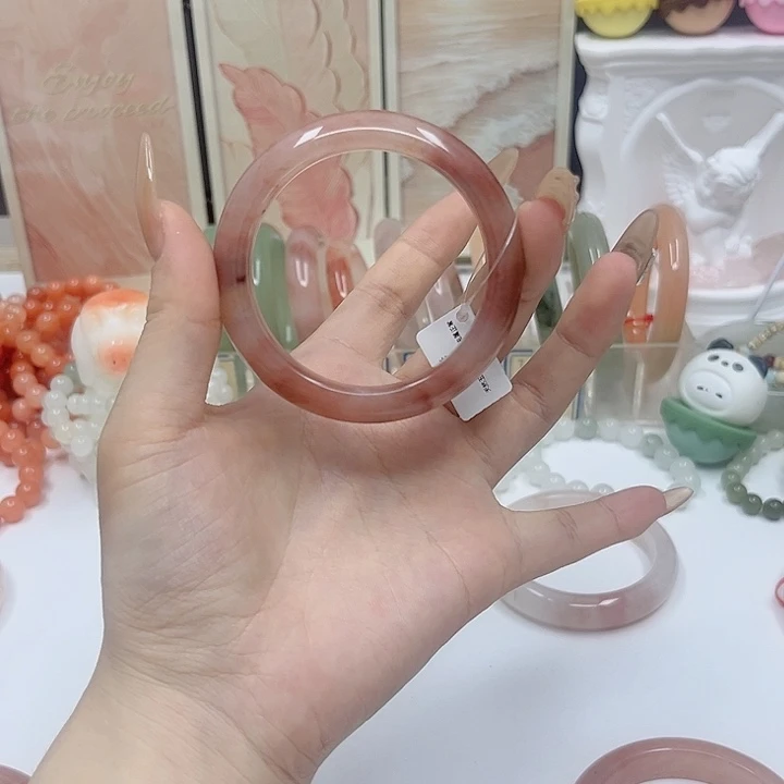 钟***钟石英质玉未镶嵌手镯