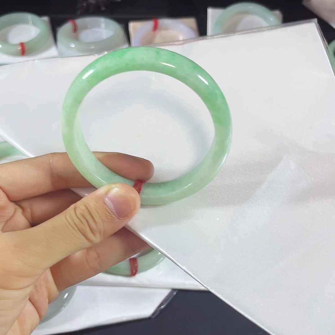 翡翠手镯未镶嵌天然翡翠手镯