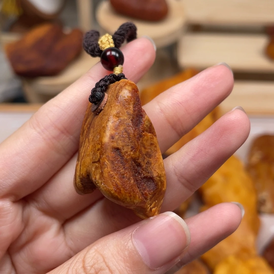 未镶嵌琥珀珠宝奇石